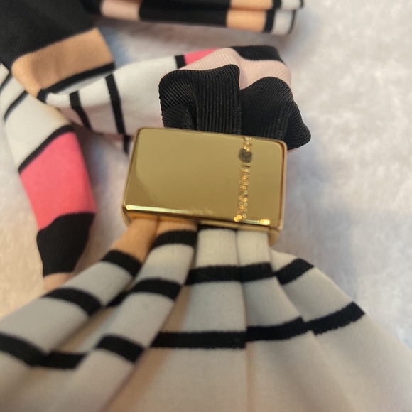 VICTORIA’S SECRET Size 34DD Bikini Top - Picture 2 of 8